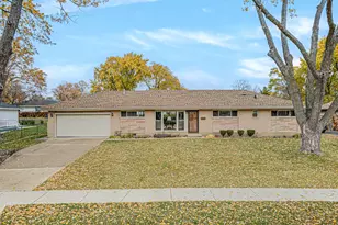 658 Illinois Blvd, Hoffman Estates, IL 60169 - Photo 1