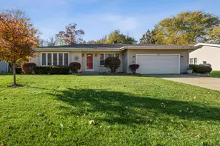 1115 N Oakwood Dr, McHenry, IL 60050 - Photo 1