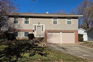 1312 W Oakmont Rd, Hoffman Estates, IL 60169 - Photo 1