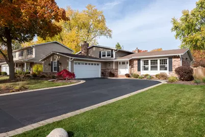 806 W Hackberry Drive, Arlington Heights, IL 60004 - Photo 1