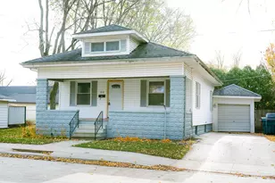 216 W Cleary St, Pontiac, IL 61764 - Photo 1