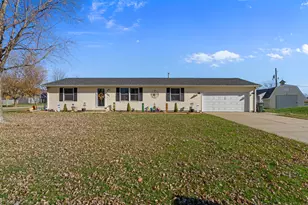 409 N Carey St, Braceville, IL 60407 - Photo 1