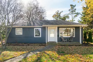 934 E Garden St, Dekalb, IL 60115 - Photo 1