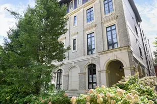 647 W Melrose St, Chicago, IL 60657 - Photo 1