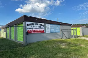 133 W Broadway St, Bradley, IL 60915 - Photo 1