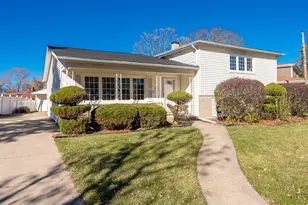 202 Country Club Dr, Addison, IL 60101 - Photo 1