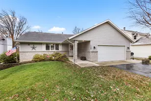 125 Heath Cliff Dr, Poplar Grove, IL 61065 - Photo 1