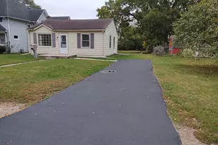 928 Berylan St, Belvidere, IL 61008 - Photo 1