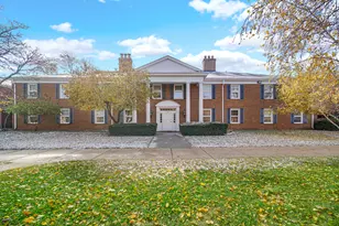 521 Coventry Ln, Crystal Lake, IL 60014 - Photo 1