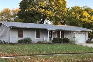 10 Briar Ln, Geneva, IL 60134 - Photo 1