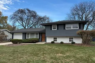 813 Cornell Ln, Schaumburg, IL 60193 - Photo 1