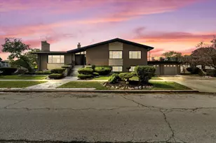 9222 S Cregier Ave, Chicago, IL 60617 - Photo 1