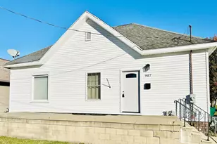 907 S Bloomington St, Streator, IL 61364 - Photo 1