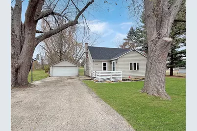 1534 W Fairview Road, Freeport, IL 61032 - Photo 1