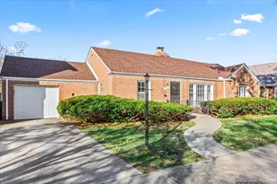 9524 S Francisco Ave, Evergreen Park, IL 60805 - Photo 1