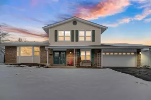 960 Norman Dr, Hoffman Estates, IL 60192 - Photo 1