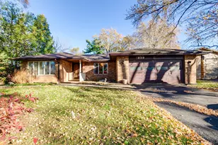 939 Ridgeland Ave, Mundelein, IL 60060 - Photo 1