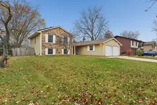 186 Ivy Ln, Bloomingdale, IL 60108 - Photo 1