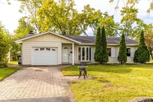 533 Cherry Ln, Glenview, IL 60025 - Photo 1