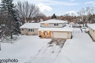 1414 W Vine St, Arlington Heights, IL 60005 - Photo 1