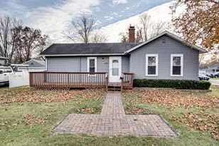 422 W 3rd St, Sandwich, IL 60548 - Photo 1