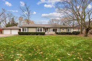 223 S Glendale Ave, Barrington, IL 60010 - Photo 1