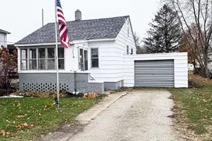 216 E 3rd St, Aroma Park, IL 60910 - Photo 1