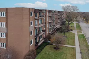 8100 W Foster Ln, Niles, IL 60714 - Photo 1