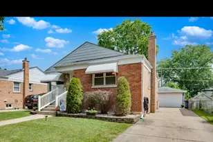 9221 S Avers Ave, Evergreen Park, IL 60805 - Photo 1