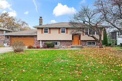 370 W Walnut Street, Roselle, IL 60172 - Photo 1