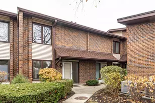 1087 Deerfield Pl, Highland Park, IL 60035 - Photo 1