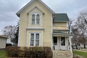 554 S 4th St, Aurora, IL 60505 - Photo 1