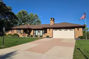 9255 S 86th Ave, Hickory Hills, IL 60457 - Photo 1