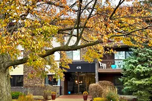 470 Raintree Ct, Glen Ellyn, IL 60137 - Photo 1