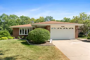 8269 Meadowwood Ave, Woodridge, IL 60517 - Photo 1