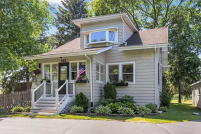 313 E Des Moines Street, Westmont, IL 60559 - Photo 1