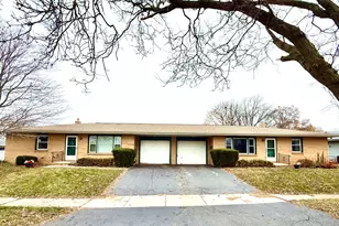 402 Elmwood Dr, Belvidere, IL 61008 - Photo 1