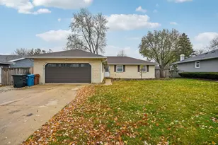 1071 Almond Dr, Aurora, IL 60506 - Photo 1