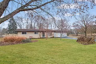 2003 Eagle Dr, Freeport, IL 61032 - Photo 1