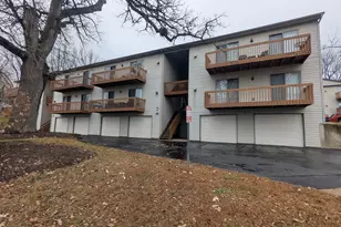 300 Woodridge Cir, South Elgin, IL 60177 - Photo 1