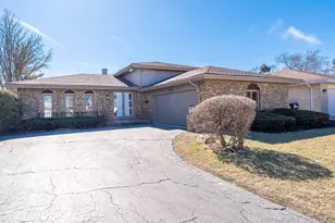 239 E 165th St, South Holland, IL 60473 - Photo 1