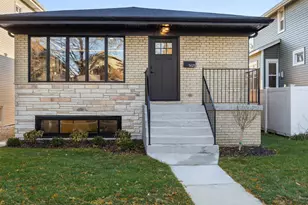 5625 W Leland Ave, Chicago, IL 60630 - Photo 1