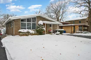1019 Dell Rd, Northbrook, IL 60062 - Photo 1