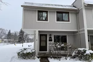 529 Pheasant Ct, Grayslake, IL 60030 - Photo 1