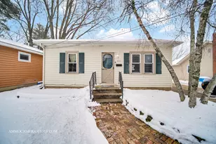 524 N College St, Batavia, IL 60510 - Photo 1