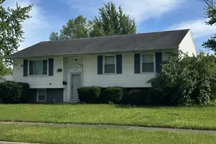 250 E Maple Dr, Glenwood, IL 60425 - Photo 1