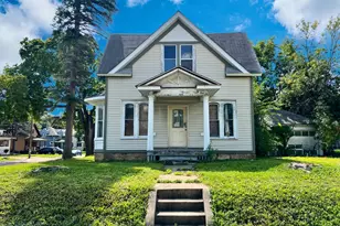 455 Walnut Ave, Elgin, IL 60123 - Photo 1