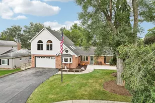 1039 S School St, Lombard, IL 60148 - Photo 1