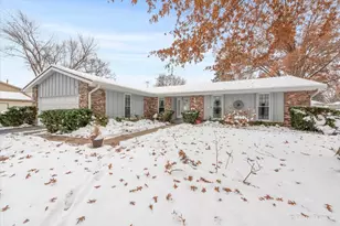 145 Sherwood Dr, Cary, IL 60013 - Photo 1