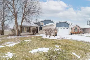 515 Edgewater Dr, Minooka, IL 60447 - Photo 1